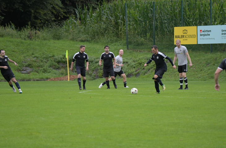 Niederlage im Regen im ersten Auswärtsspiel